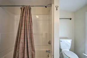 Historic Bradford Home - 8 Mi to Mount Sunapee! - Innvendig