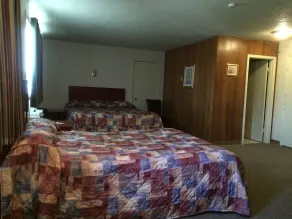 Esterhazy Motor Hotel - Room