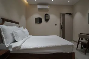 KMR Hotels & Resorts - Room