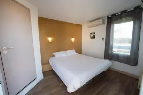 Brit Hotel Essentiel Pau Lescar - Baño