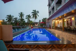 The Avenue Grand - Pool
