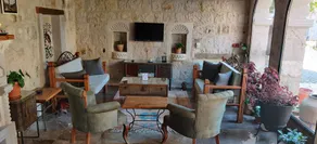 Sarnich Cave Suites - Lobby