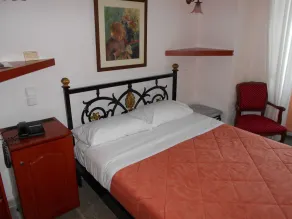 Byron Traditional Hotel - Room