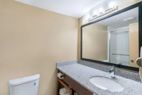 Super 8 by Wyndham Raleigh North East - Salle de bain