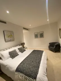 Marvelous 3 Bed Penthouse in KewBridge - Chambre