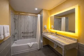 Super 8 by Wyndham Pasadena - Salle de bain