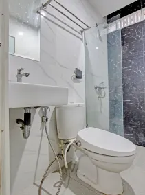 Collection O 90253 DHelomi - Bathroom
