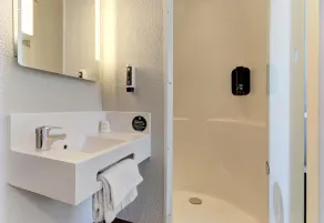 B&B HOTEL Châlons-en-Champagne - Badrum