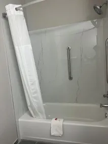 Days Inn by Wyndham Denham Springs-Baton Rouge East - Salle de bain