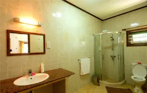 Zerof Self Catering Apartments - Bathroom
