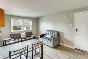 Train to Philly! Pet-friendly Unit in Barrington - Parte interna