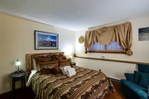 Snowater Condo 59 - A Great Family Condo With a Cabin Feel - Room