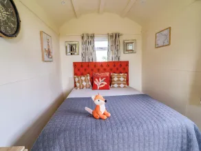Foxes Den - Rom