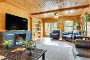 Family-friendly Milton Home on 14 Acres w/ Hot Tub - Interiør