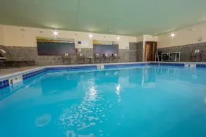 Fairfield Inn & Suites Burlington - Piscine