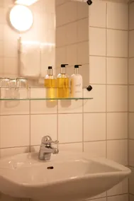 Slottsparken Motel - Bathroom