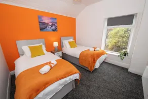 Versatile Cozy & Spacious Comfort Hull Apartments - Zimmer