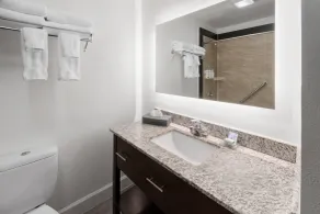 La Quinta Inn & Suites by Wyndham Fort Collins, Colorado - Salle de bain