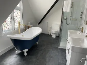 The Royal Adelaide Hotel - Bathroom