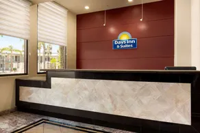 Days Inn & Suites by Wyndham Anaheim At Disneyland Park - Réception