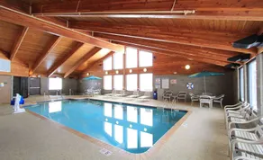 AmericInn by Wyndham Cedar Rapids Airport - Piscine