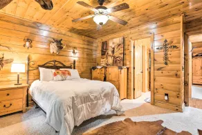 Secluded Northwest Arkansas Cabin: Fire Pit & Deck - Camera