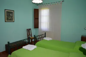 Große Wohnung mit Swimmingpool - Zimmer