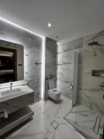 Elegant Hotel - Bathroom