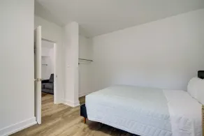 Toronto Lakeshore Hotel - Room
