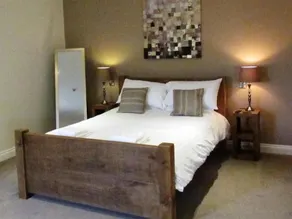 The Woodman Inn - Room