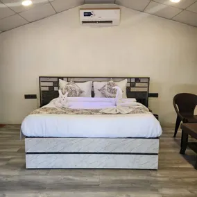 Sapphero Jungle Vista Resort - Sasan Gir - Rum