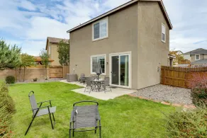 6 Mi to Dtwn Reno: Mtn-view Retreat w/ Fireplace! - Interior