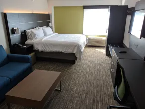 Holiday Inn Express & Suites Charlotte-Concord-I-85 by IHG - Room