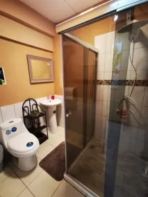 Toucan Hostel - Bathroom