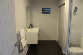 The Mackenzie Apartments - Baño