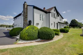Waterfront Barrington Estate With Hot Tub! - Interiør