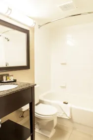 Baymont by Wyndham Red Deer - Salle de bain