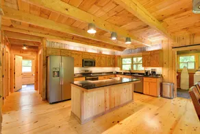 Peaceful Wine Country Cottage w/ Fire Pit in Olin! - Innenbereich