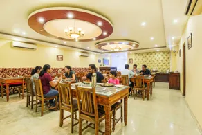 FabHotel Tipsyy Inn Suites - Ristorante