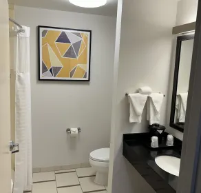 Comfort Inn & Suites Akron South - Bathroom