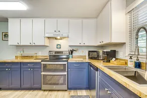 Waterfront Florida Abode w/ Deck, Grill & Fire Pit - Interiör