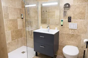 Logis Hôtel-Restaurant Au Vieux Morvan, au cœur de la Bourgogne, Piscine & Spa, Hôtel Climatisé - Bathroom