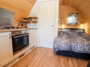 Gander Pod at Salford Court Farm Fishing Cabins - Room