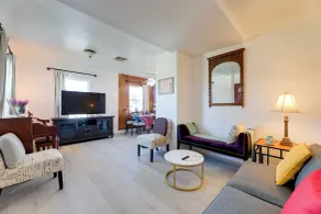 Centrally Located in Socal! Home Close to Highways - Innvendig