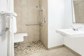 Microtel Inn by Wyndham Athens - Salle de bain