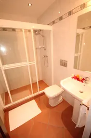 Hotel RDG - Bathroom