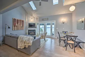 Waterfront Cable Lake Cabin w/ Grill! - Innvendig
