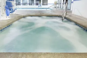 Super 8 by Wyndham Bend - Piscine