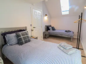 Spring Rose - Room