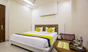 Itsy Hotels GM Residency - Room